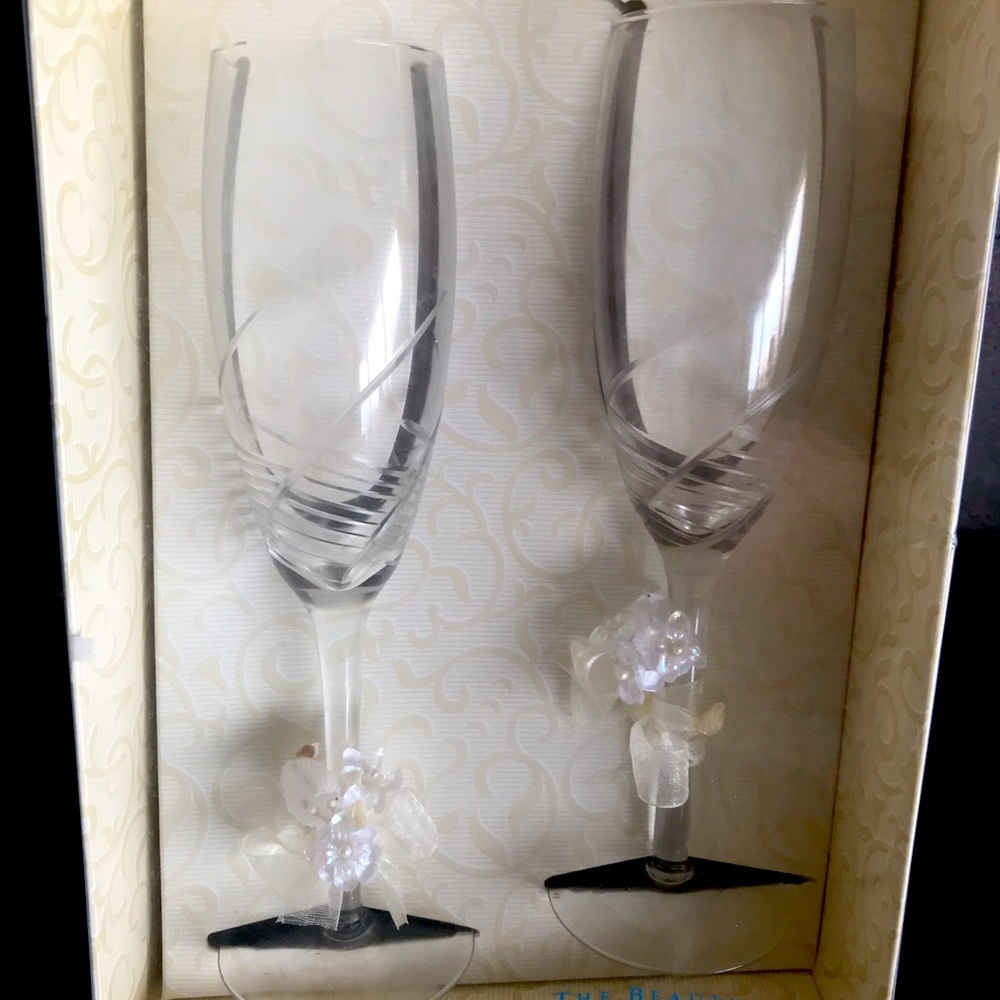 Champagne Glasses for 2 by The Beauty of Jamie Lynn.
New in box Set of two. - Picture 1 of 4